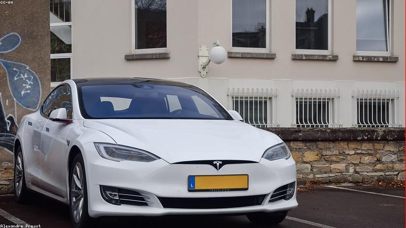赛力斯7月新能源汽车销量同比降45%,行业调整或加剧?